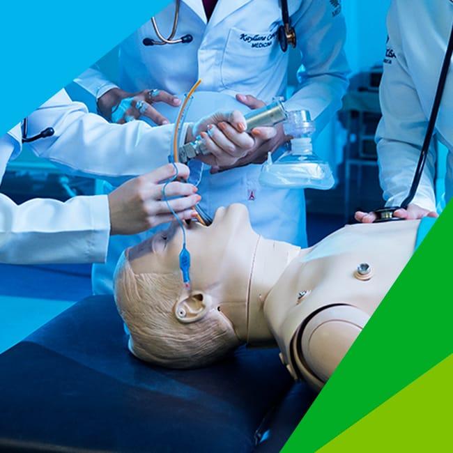 MEC intensifica fiscalização e pune cursos de Medicina com baixo desempenho no Enamed 2025