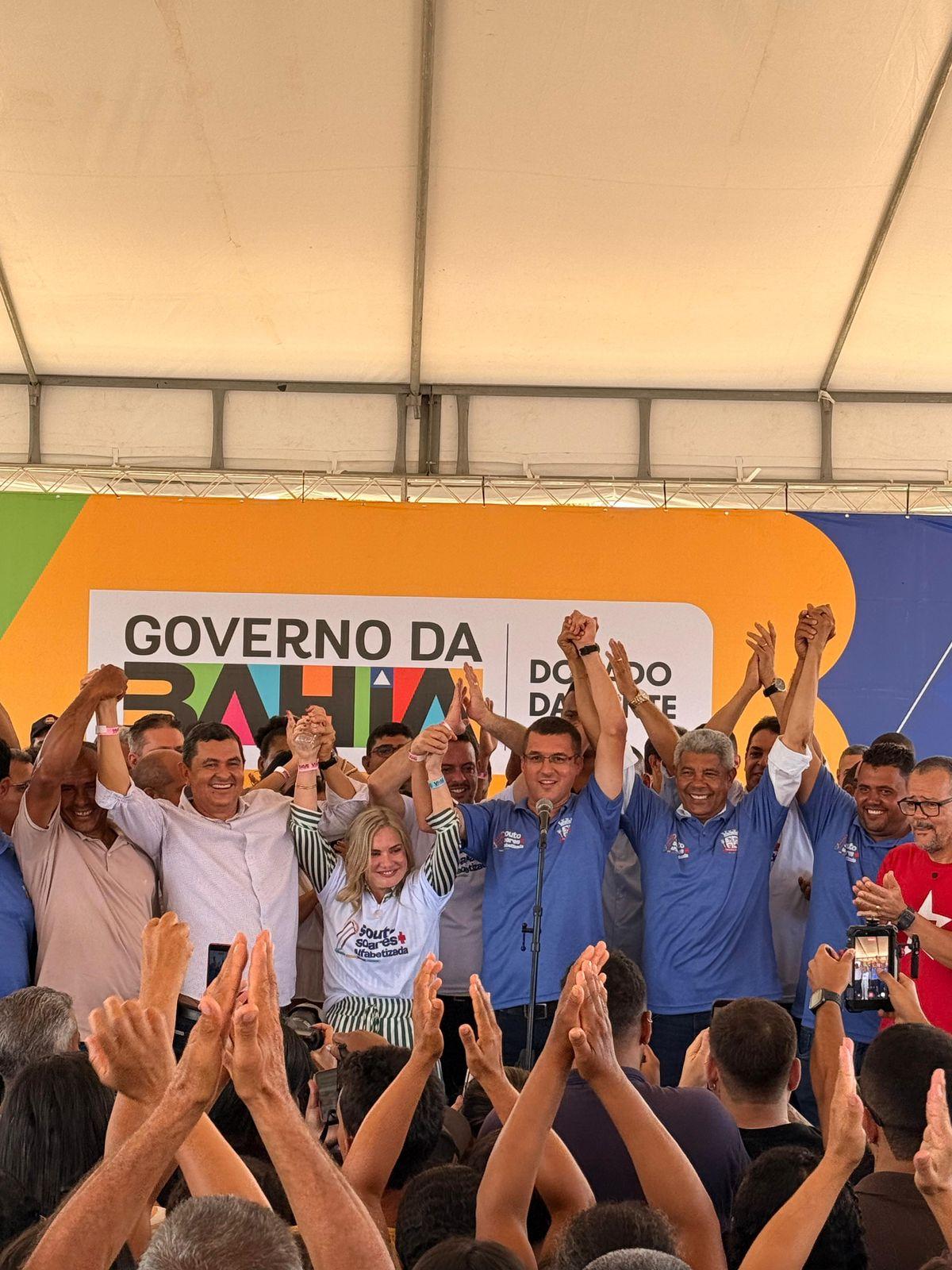 Governo do Estado autoriza pavimentação em Souto Soares e Ricardo Rodrigues entrega van para TFD