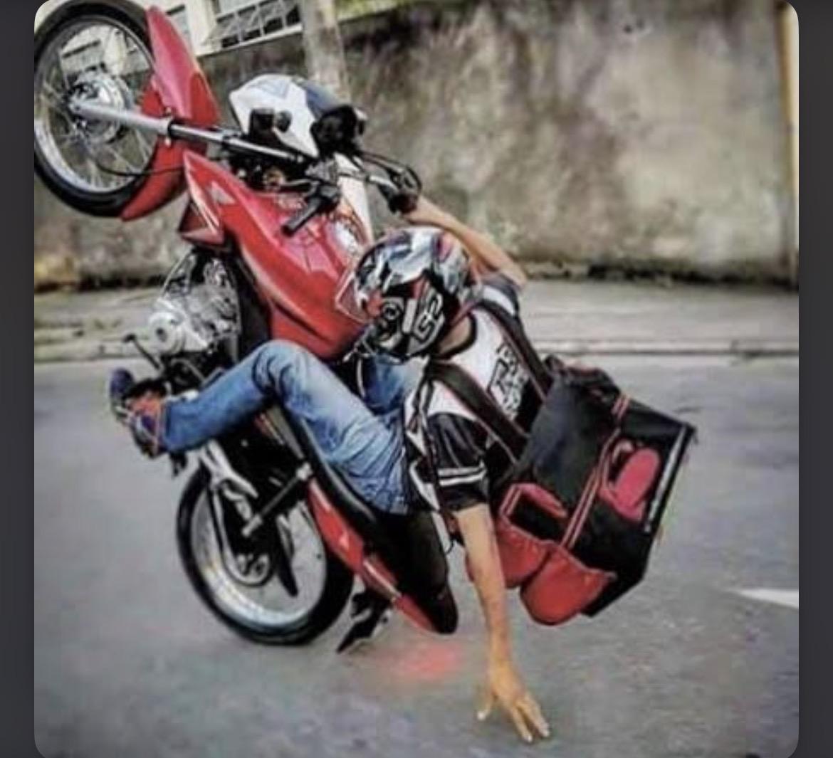 MORADORES DE LAPÃO ALERTAM SOBRE ENTREGADORES EMPINANDO MOTOS DURANTE ENTREGAS