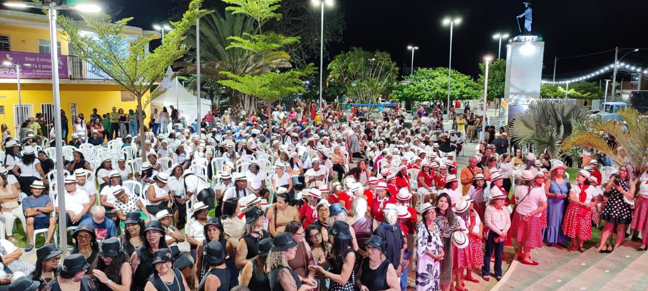 Lapão celebrou 41 anos com noite especial de seresta e valorização da pessoa idosa