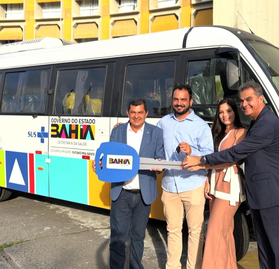 Com articulação do deputado Ricardo Rodrigues, Ibipeba recebe micro ônibus para transporte de pacientes