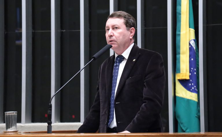 Câmara dos Deputados aprova criação da PLIMU para conectar municípios e universidades
