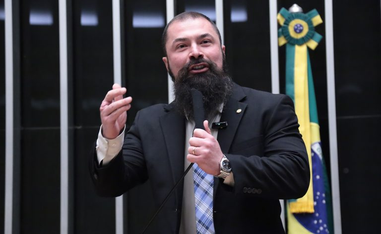 Comissão da Câmara autoriza uso do FGTS para compra de armas de fogo e munições destinadas à defesa pessoal