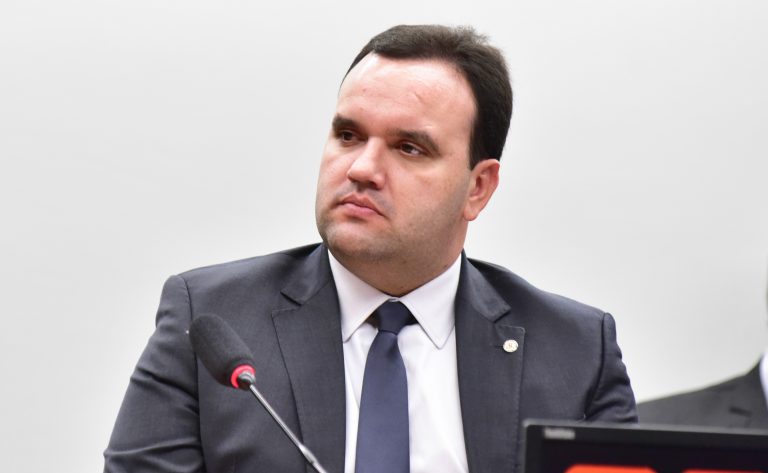 Deputado Luciano Amaral solicita investigação contra Sports Media por suspeita de tráfico de influência no Cade