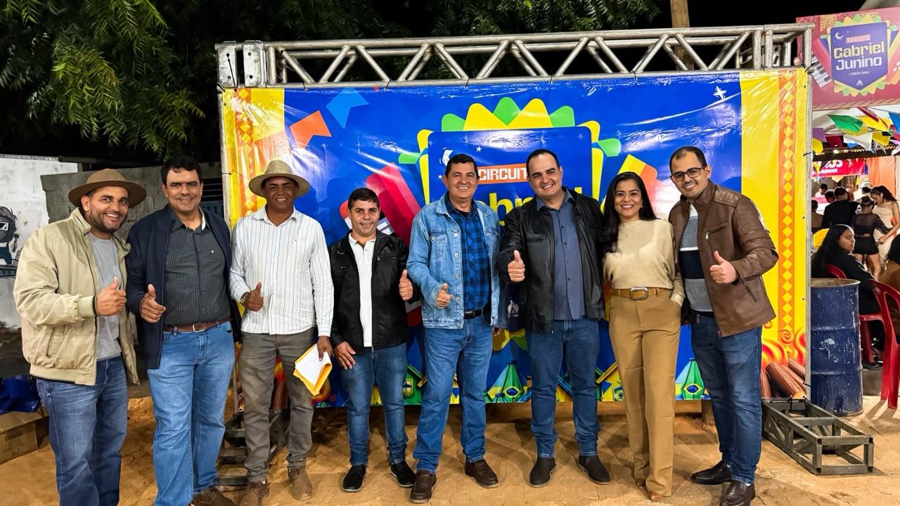 Em agenda intensa no interior, Ricardo Rodrigues acompanha festejos juninos em São Gabriel
