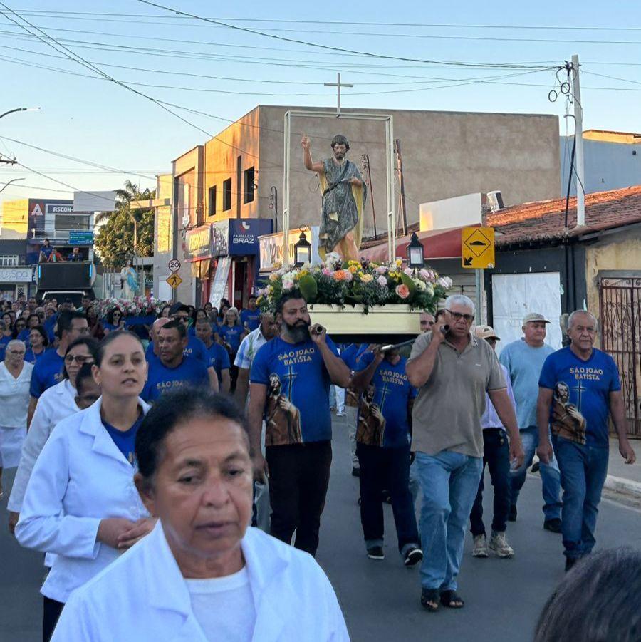 PROCISSÃO DE SÃO JOÃO BATISTA REÚNE FIÉIS E ENCERRA FESTEJOS DO PADROEIRO DE LAPÃO