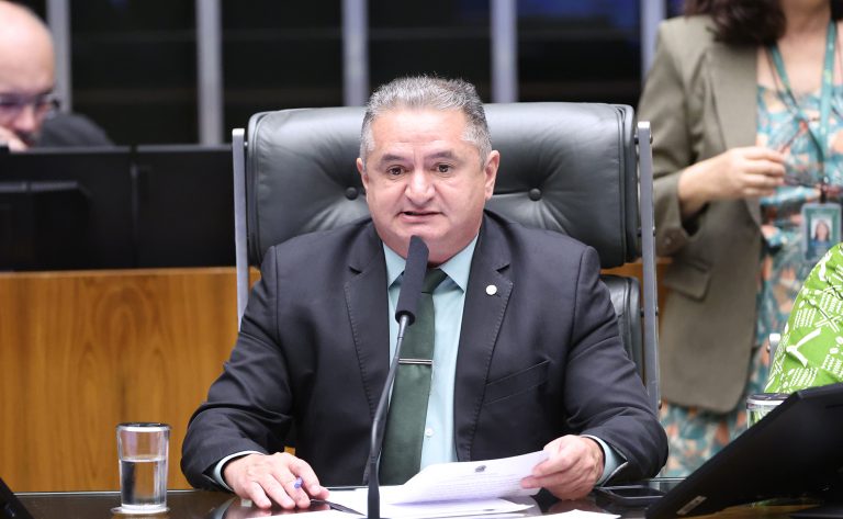 Projeto de Lei 231/26 exige manutenção e cercamento de imóveis urbanos abandonados