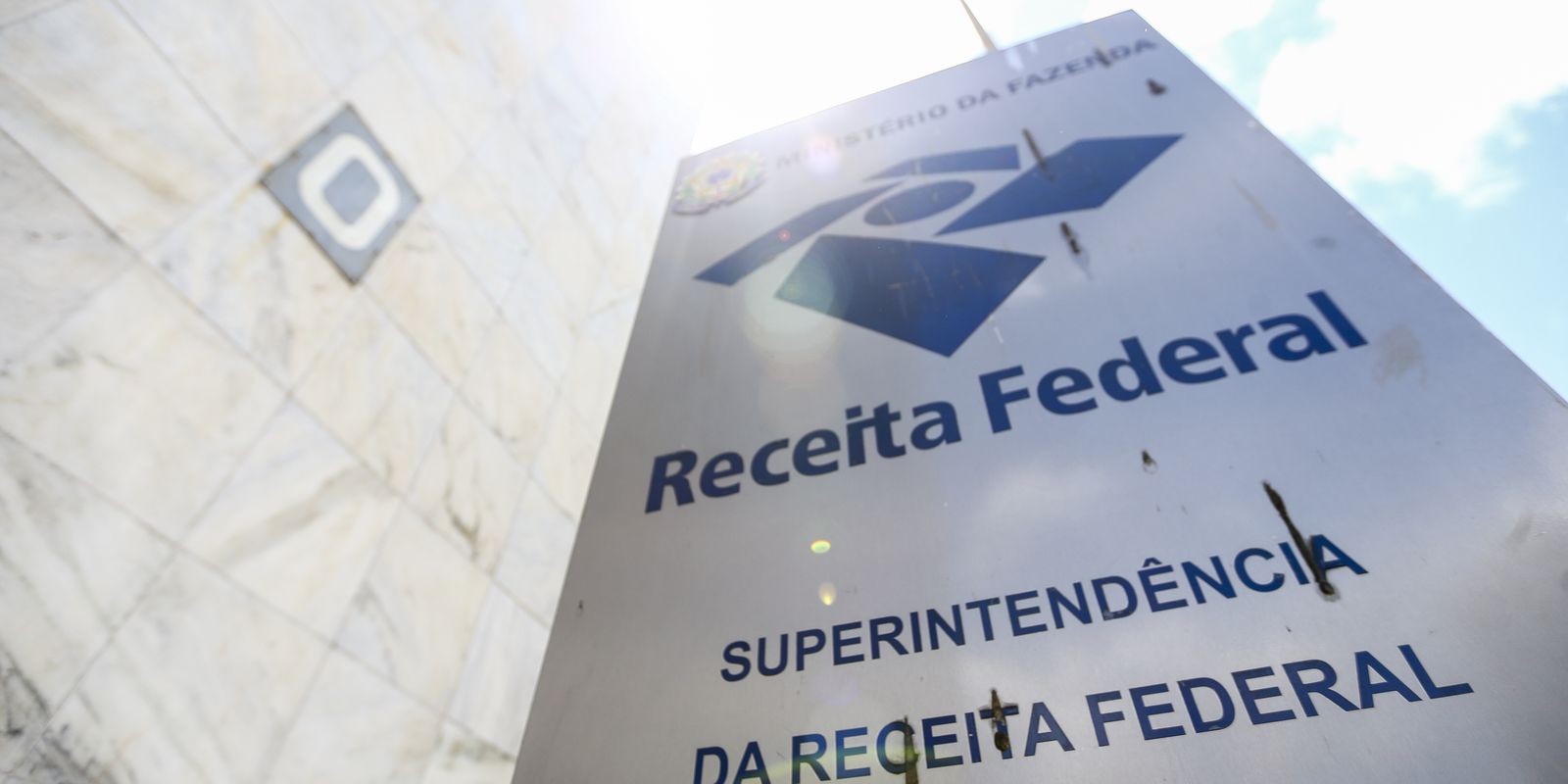 Arrecadação federal atinge R$ 264,4 bilhões em junho com alta real de 7,7%
