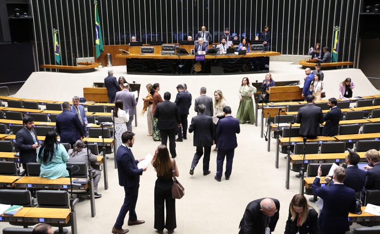 Câmara dos Deputados aprova fim da cobrança de tarifa mínima para água e esgoto