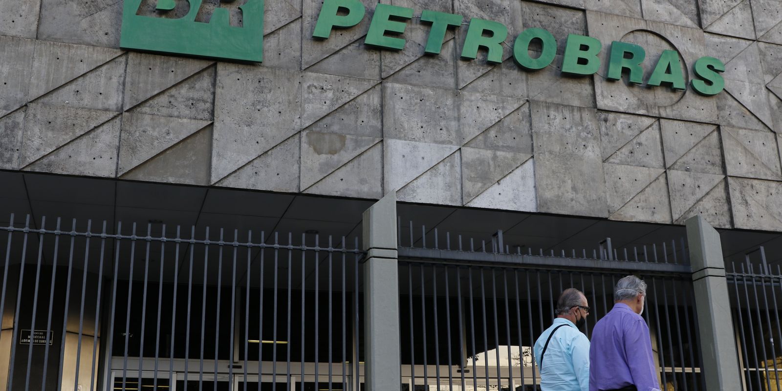 Petrobras anuncia nova redução no preço do querosene de aviação