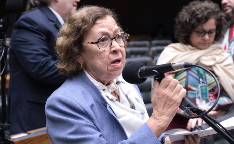 Comissão da Câmara aprova canais 24h para mulheres vítimas de violência doméstica