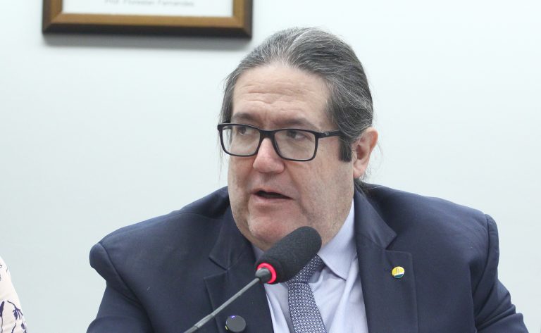 Câmara aprova política nacional de combate à evasão escolar na educação básica