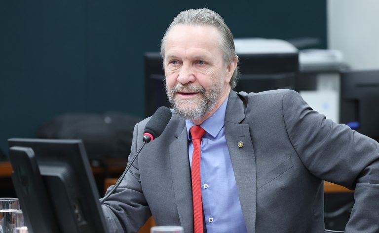Comissão de Educação aprova novos parâmetros para acervos de livros em salas de aula