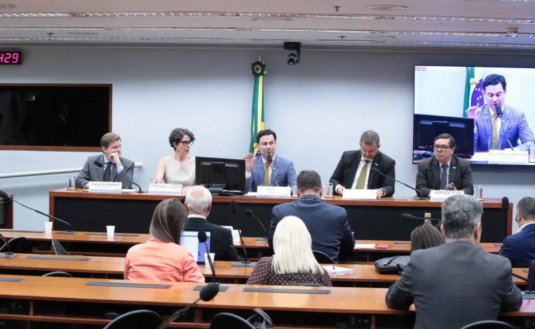 Defesa da manutenção de patentes de remédios por 20 anos no Brasil