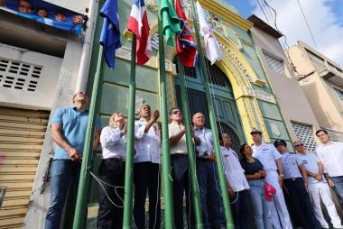Governador participa da abertura e segue no cortejo do Dois de Julho em Salvador