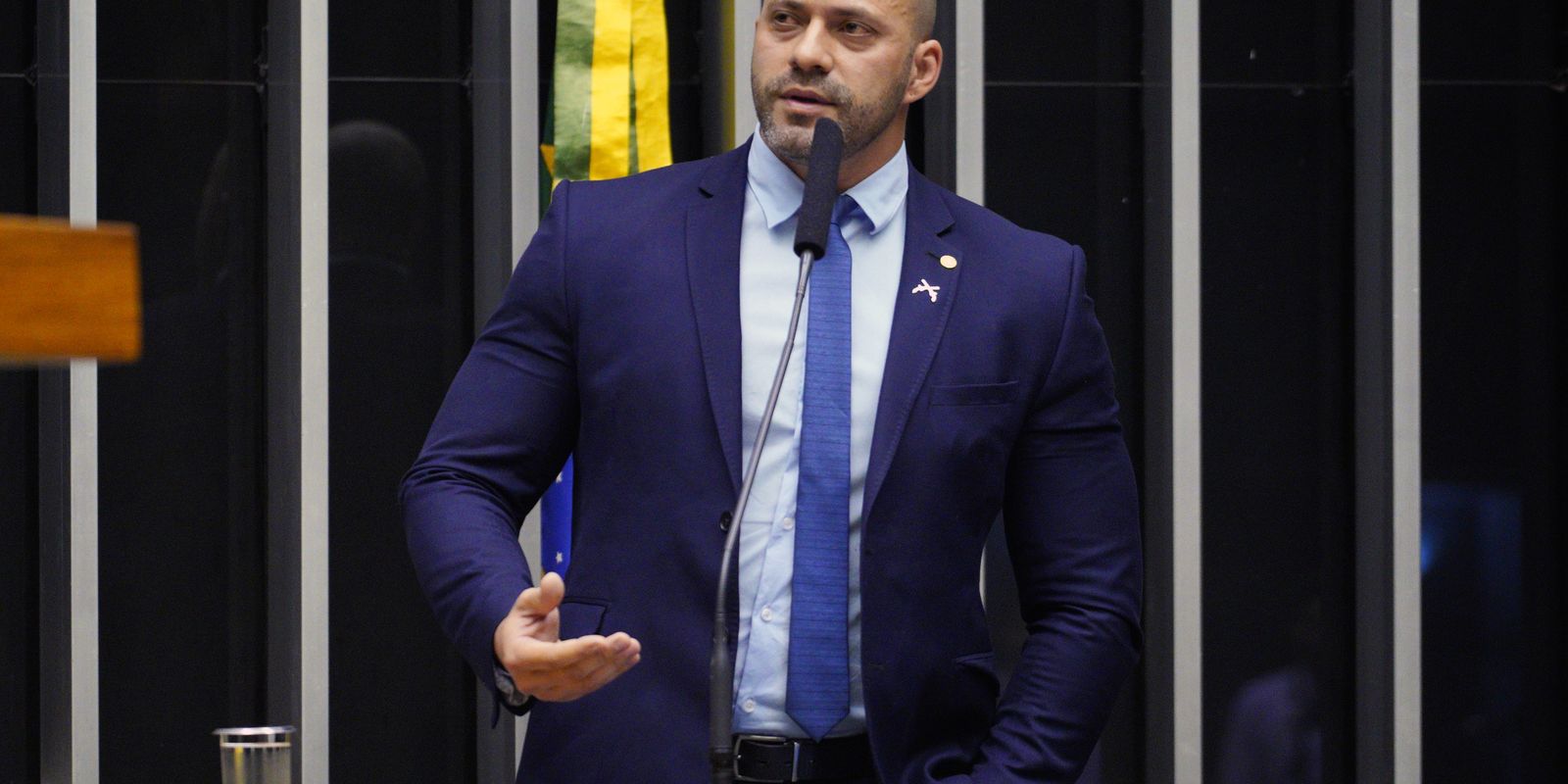 Moraes concede 48 horas para Daniel Silveira esclarecer vídeo em redes sociais
