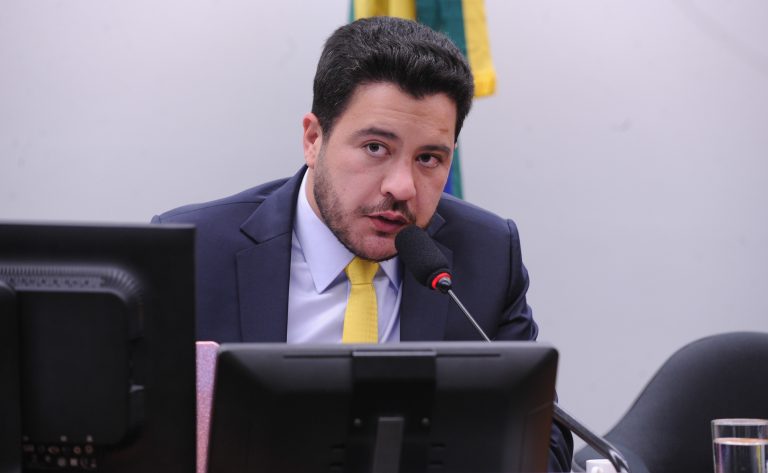 Projeto na Câmara visa facilitar acesso ao Bolsa Família para pessoa com deficiência que recebe BPC