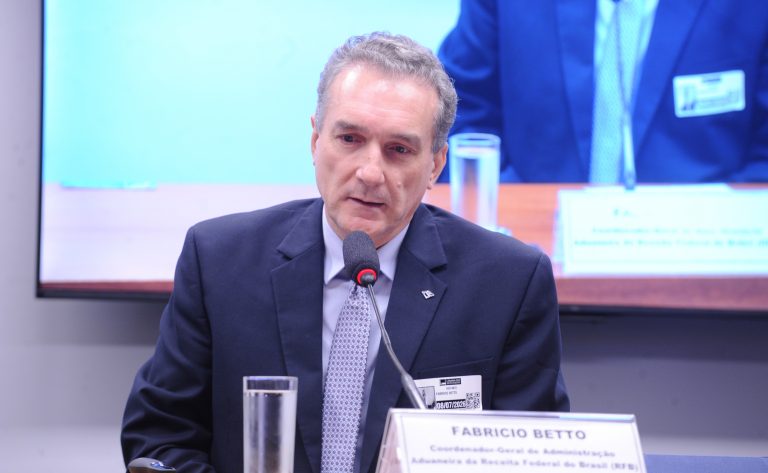 Receita Federal anuncia novo sistema para combater irregularidades em compras do exterior