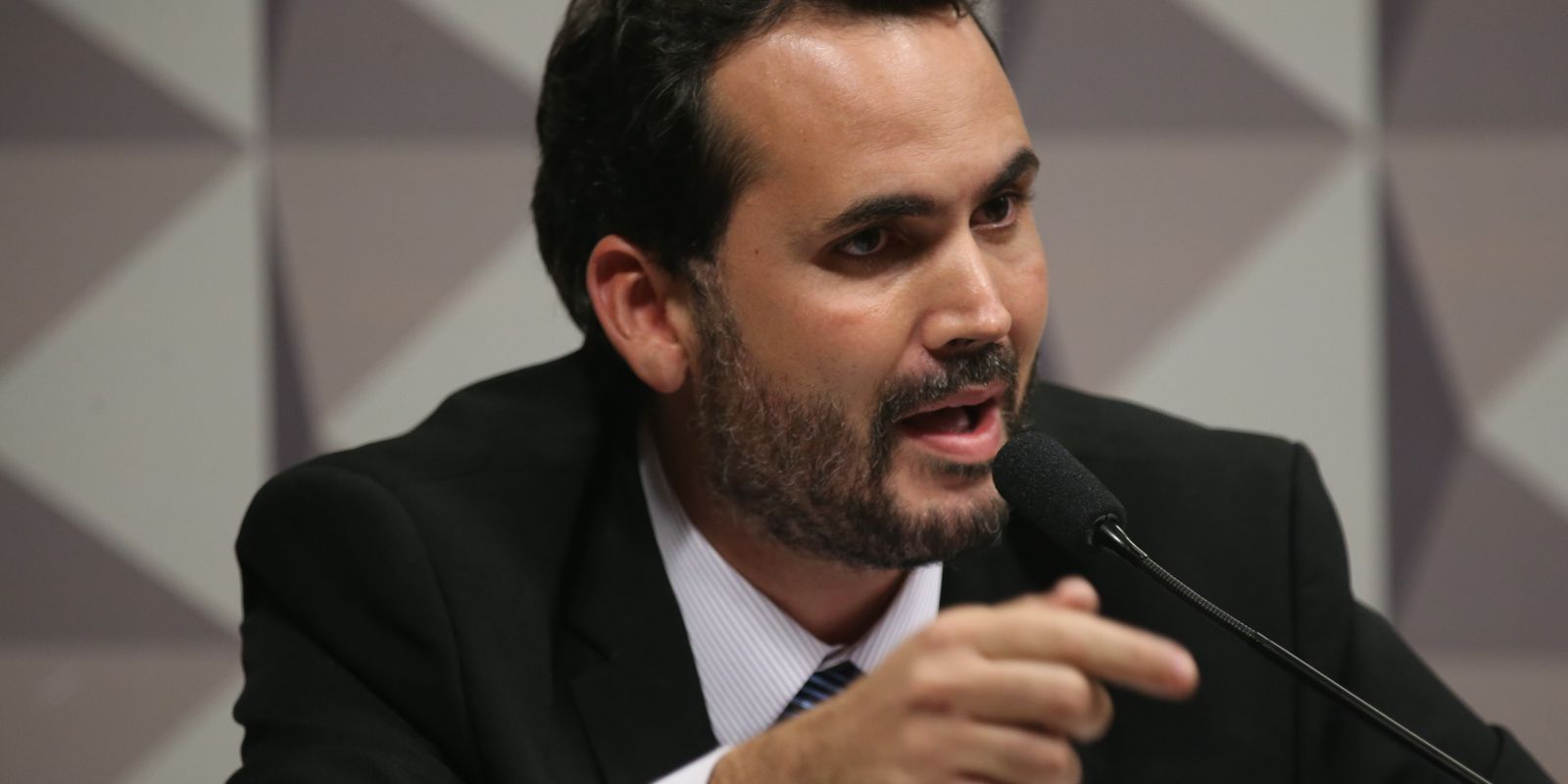 Governo descarta retomar subsídio ao diesel mesmo com a alta do petróleo, afirma ministro