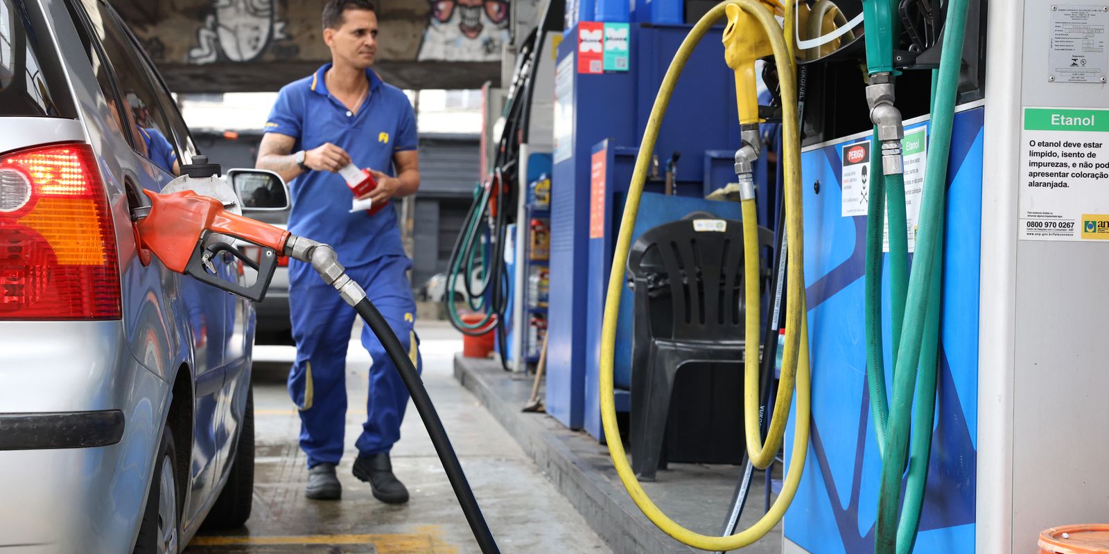 Ministério da Fazenda avalia prorrogar subsídio de R$ 0,44 na gasolina