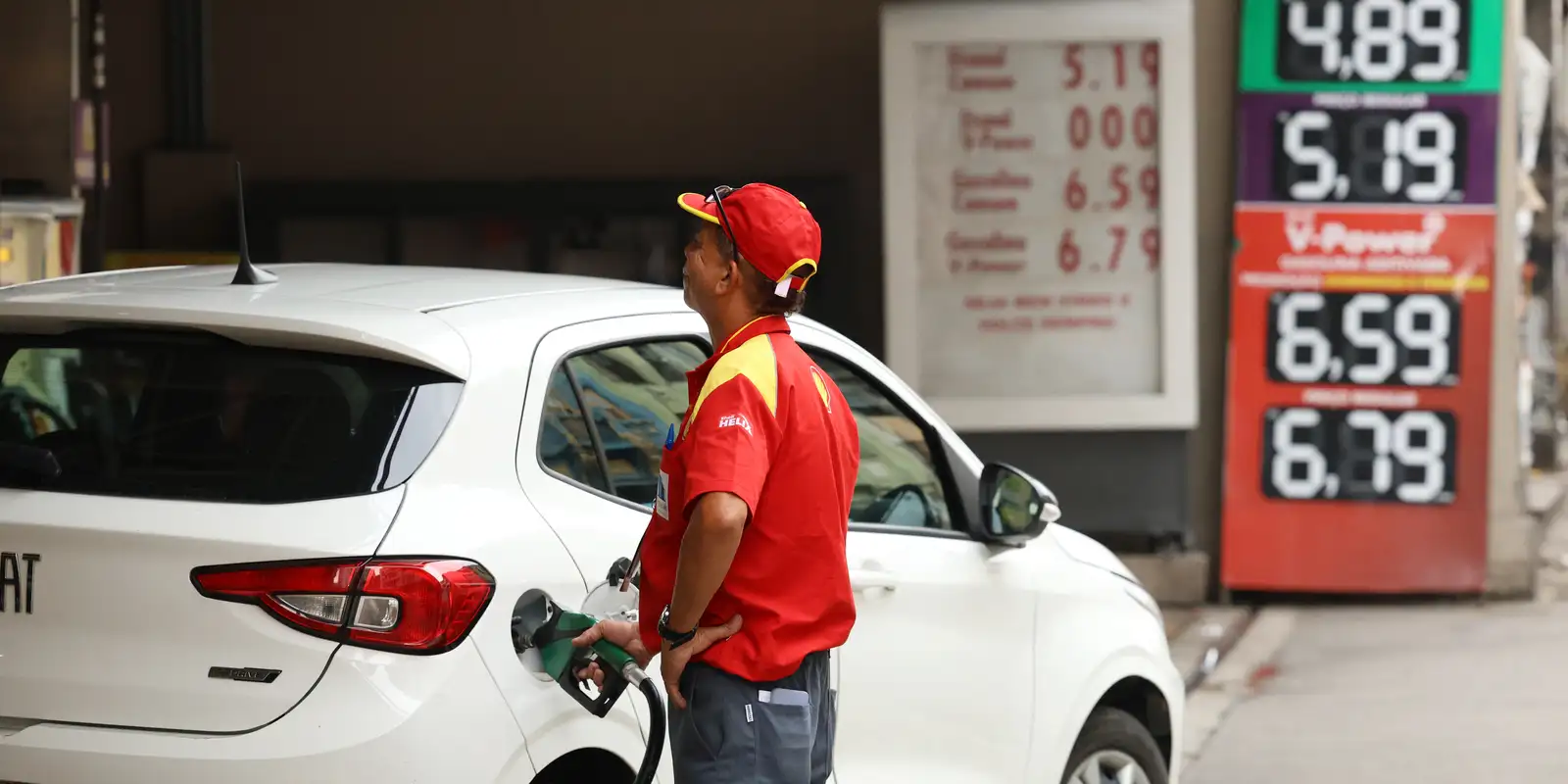 Elevação de etanol na gasolina gera divergências sobre os efeitos nos veículos