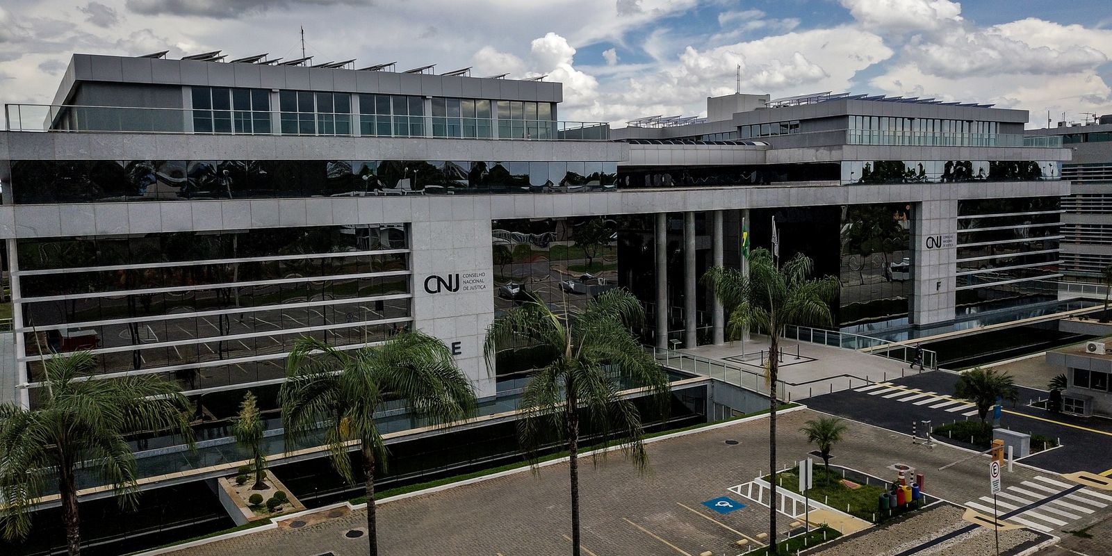 CNJ elimina aposentadoria compulsória como pena máxima para juízes