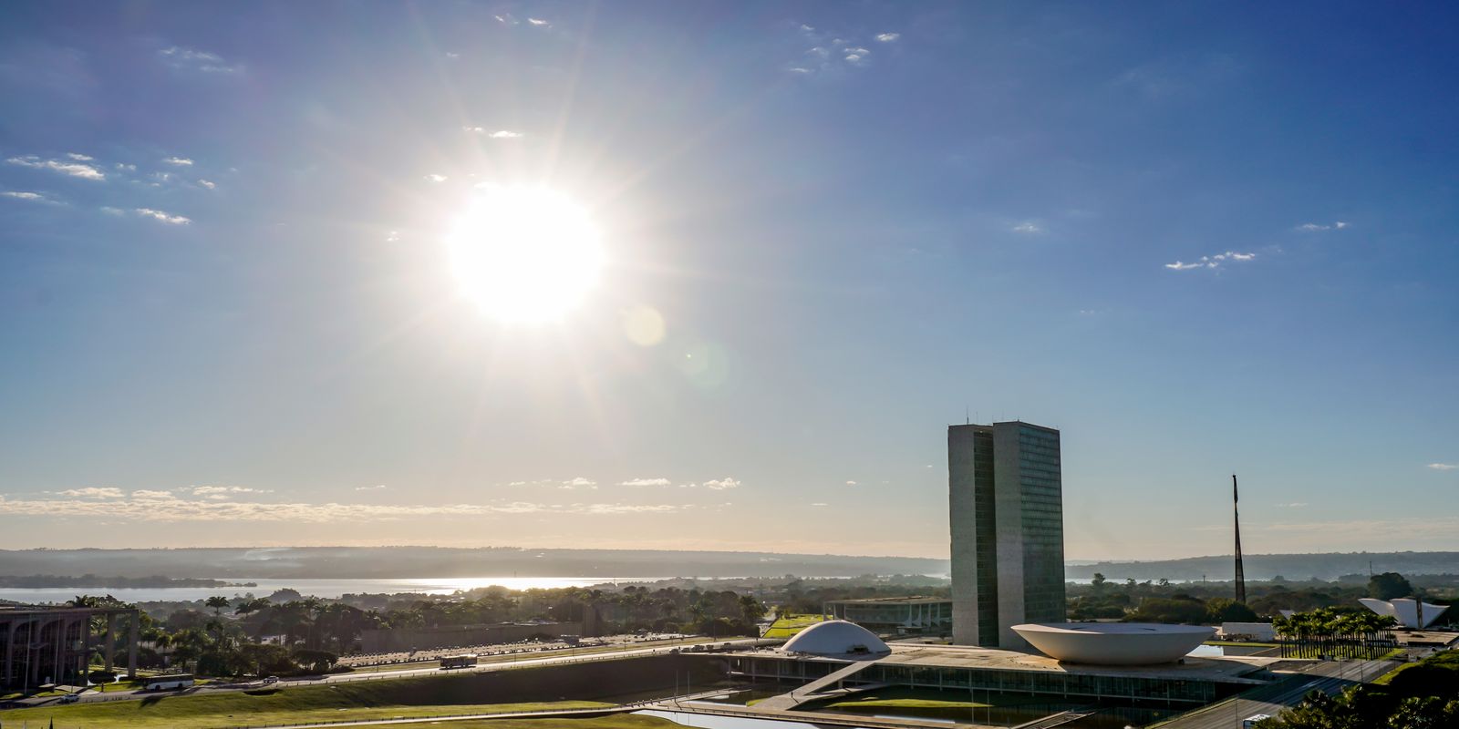 Congresso vota fim da escala 6x1 e isenção de compras nesta semana