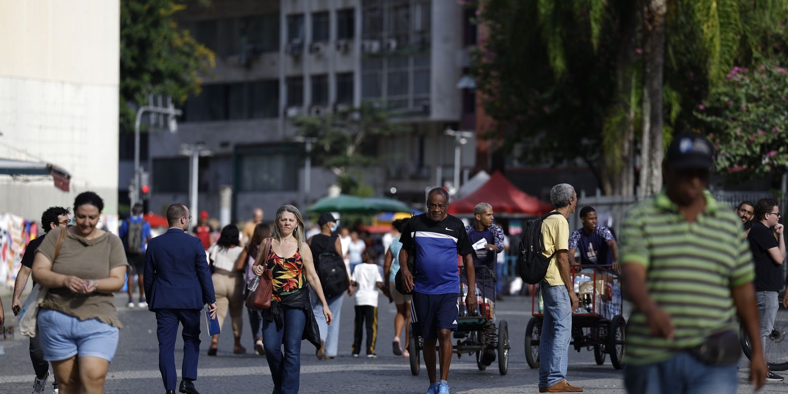Crescimento populacional no Brasil desacelera e chega a 0,37%, segundo IBGE