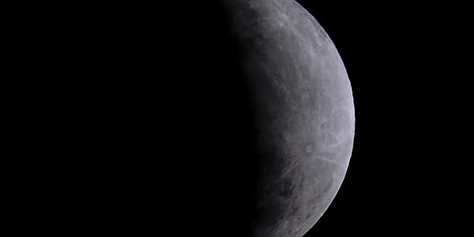 Saiba como ver o eclipse parcial da Lua que será visível em todo o Brasil