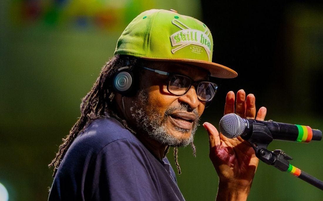 Edson Gomes é internado na UTI após passar mal depois de show em Salvador