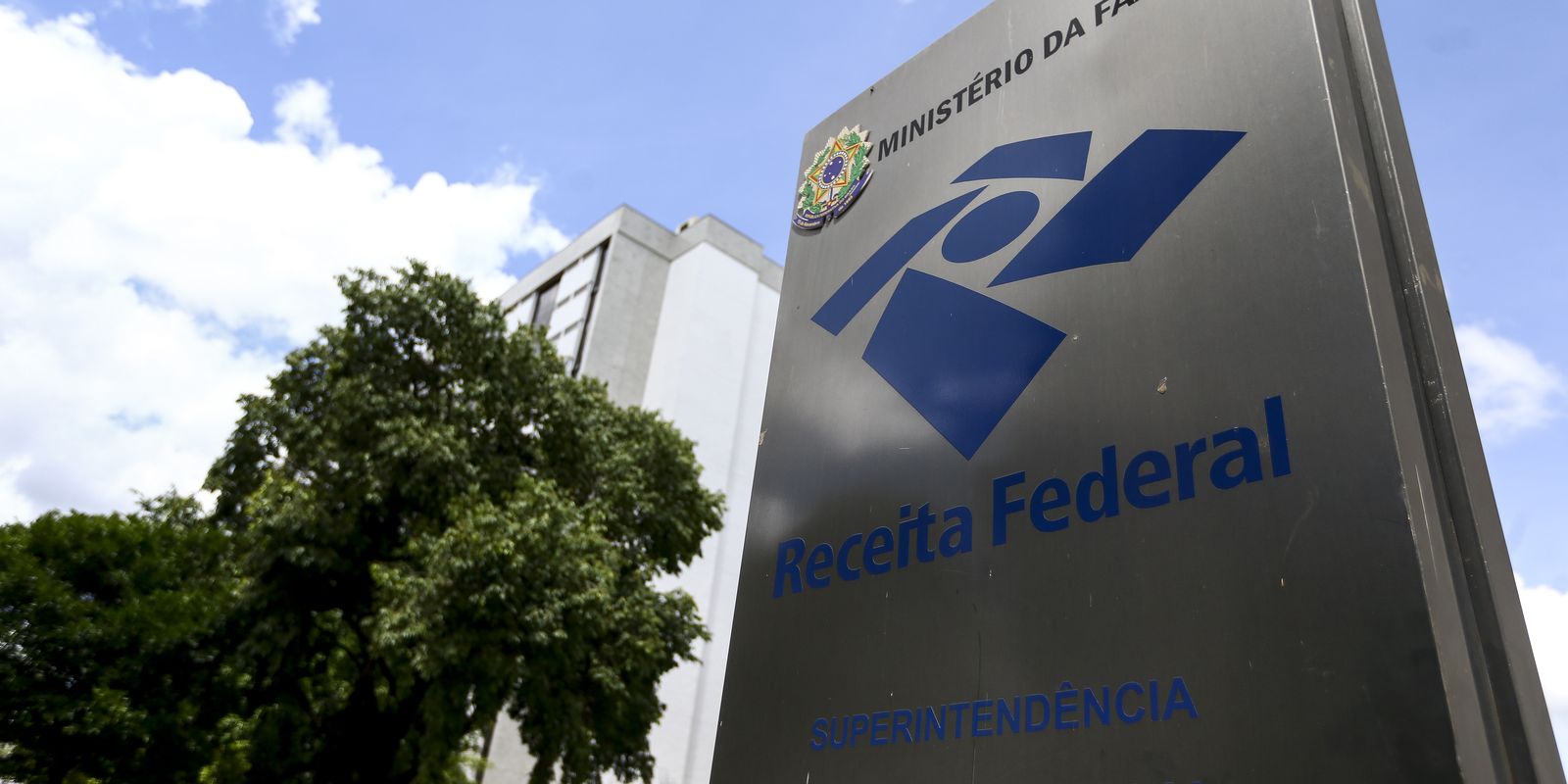 Emissão de notas fiscais com destaque de CBS e IBS passa a ser obrigatória
