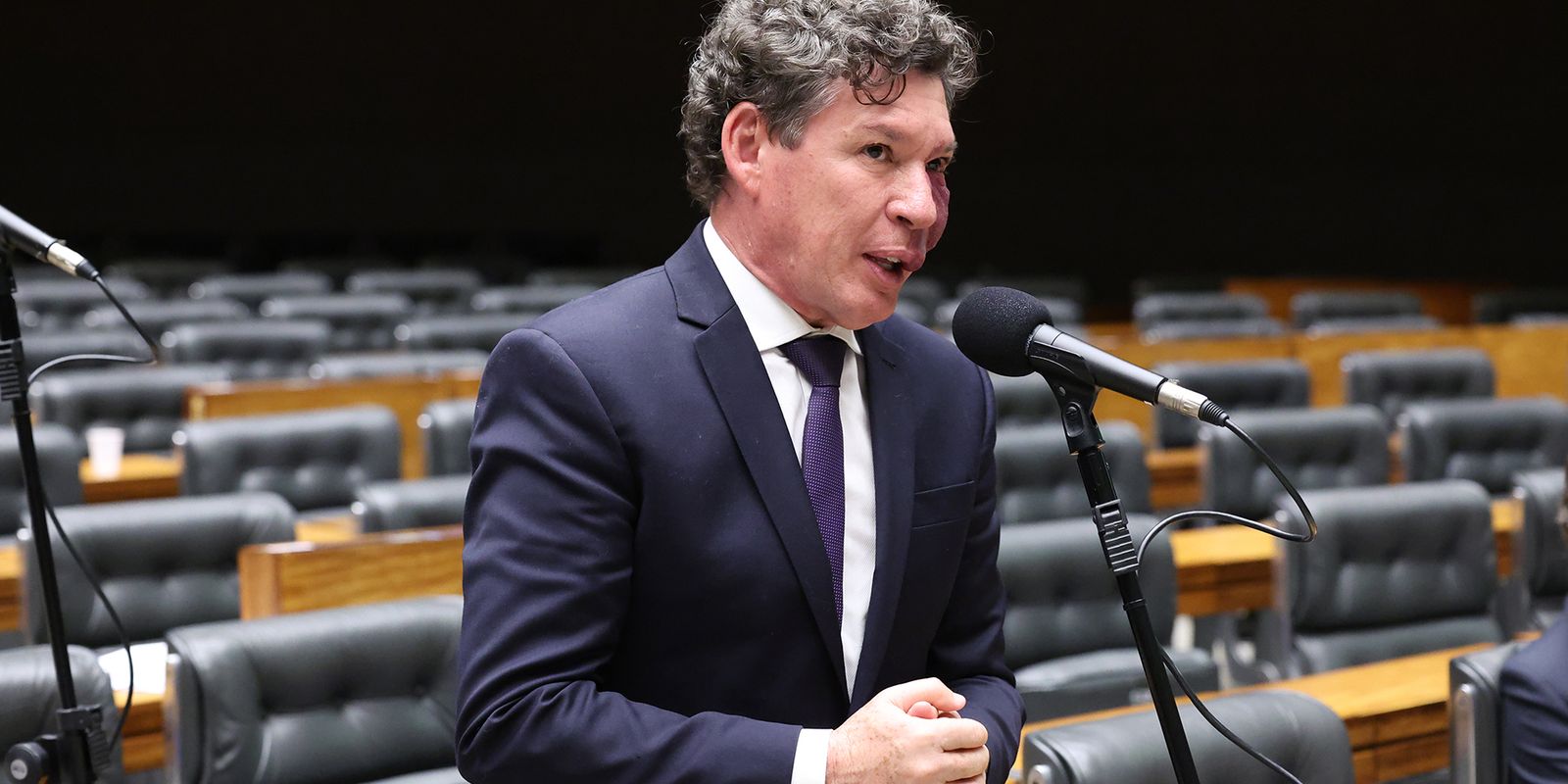 Hugo Motta define comando de comissão sobre a taxa das blusinhas