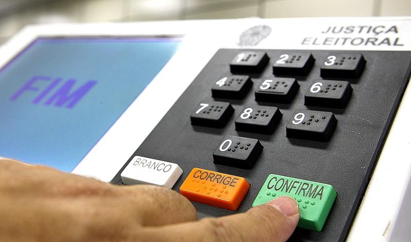 Justiça Eleitoral promove simulação prática de votação eletrônica em Lapão