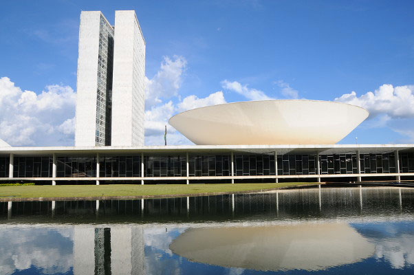 MP garante R$ 18,5 bilhões em crédito a exportadores atingidos por tarifaço norte-americano