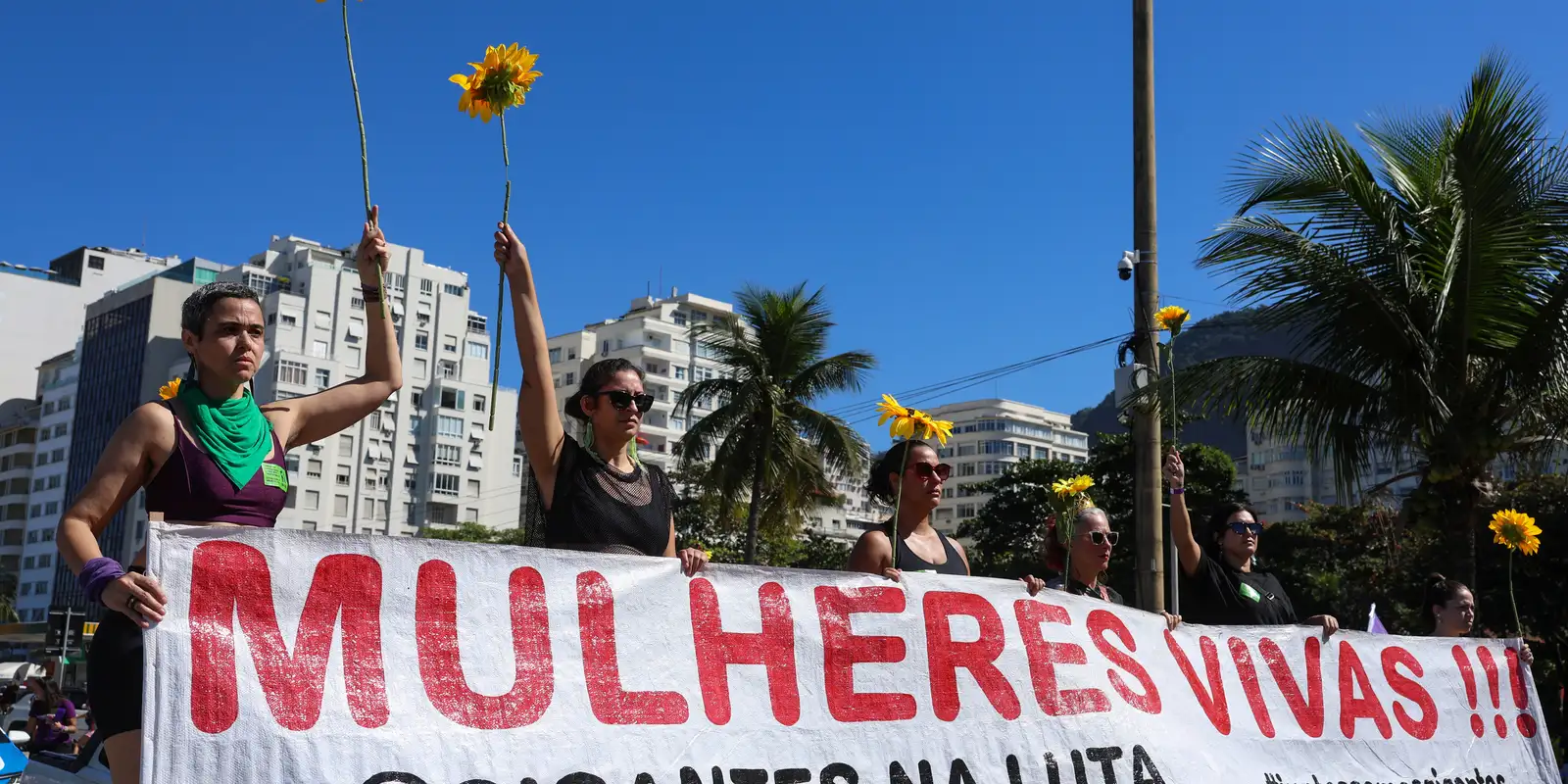 Mulheres tomam as ruas para exigir votação rápida do PL da Misoginia na Câmara