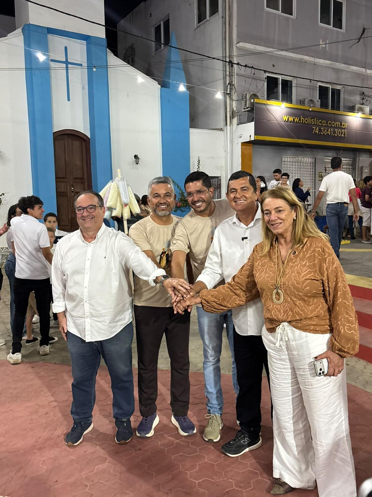 Em Irecê, Ricardo Rodrigues participa da festa do padroeiro São Domingos de Gusmão