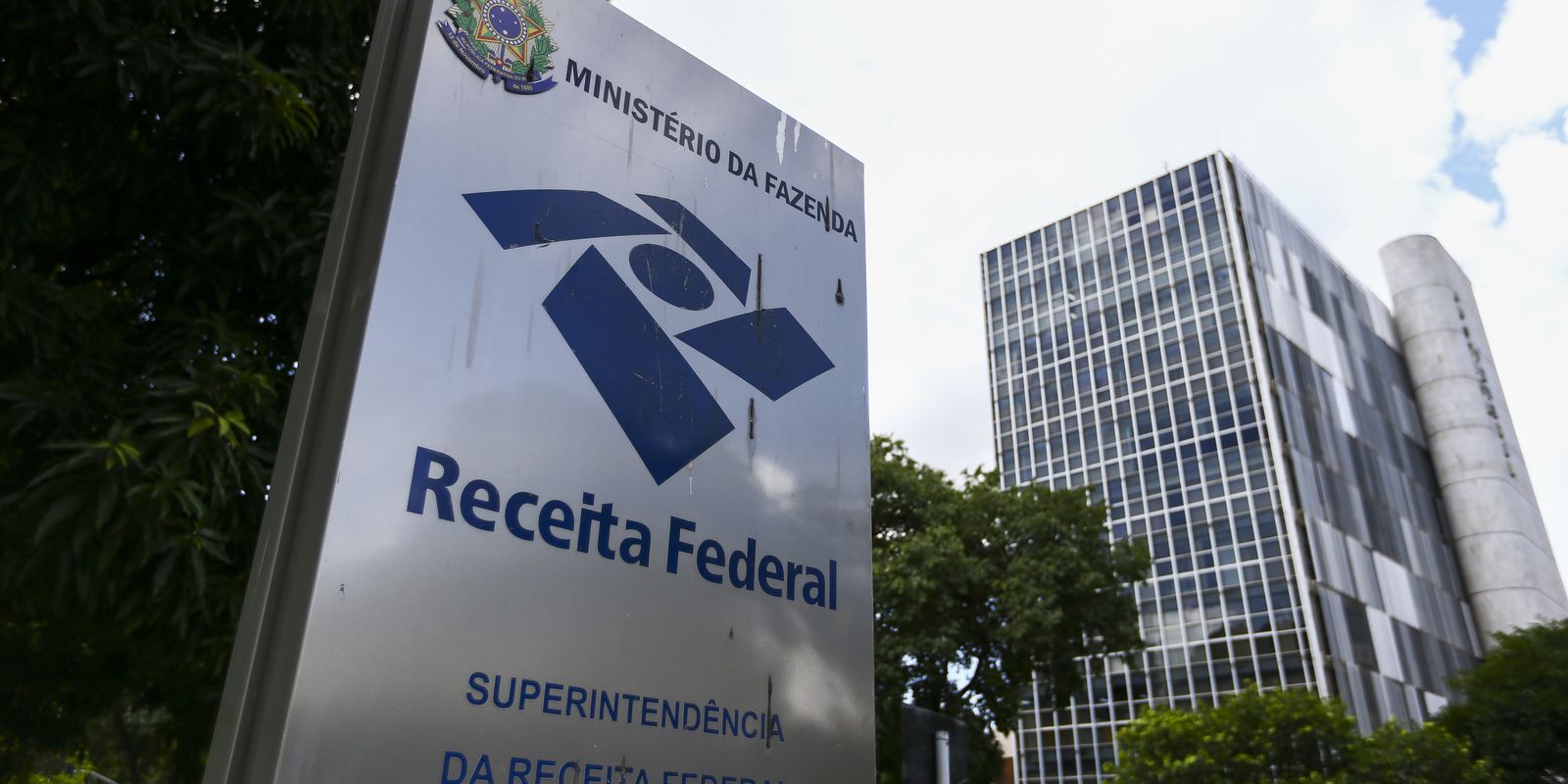 Receita capta R$ 3,1 bilhões com IR sobre dividendos até julho