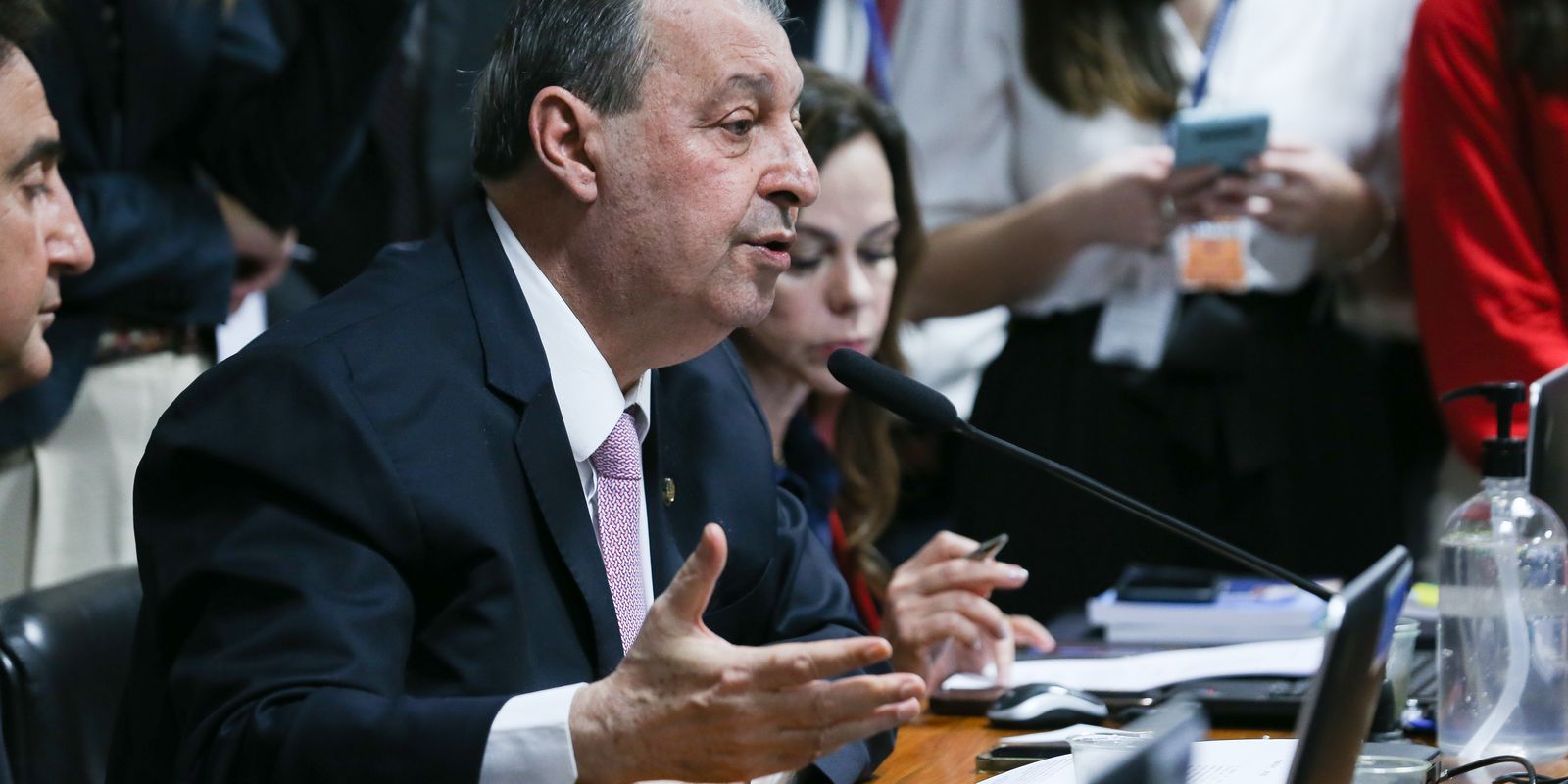 Relator na CCJ do Senado apoia texto da PEC do fim da escala 6x1