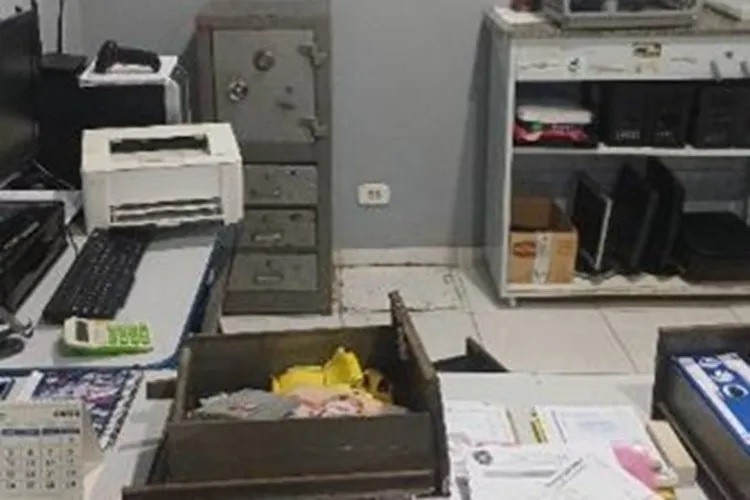 Assaltantes invadem supermercado na Bahia e causam prejuízo de mais de R$ 75 mil