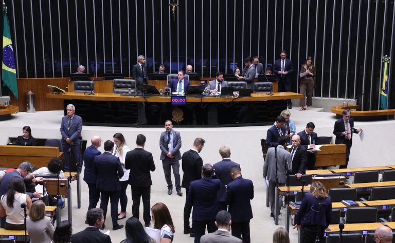 Câmara vota nesta quinta medida que zera a taxa das blusinhas para importações