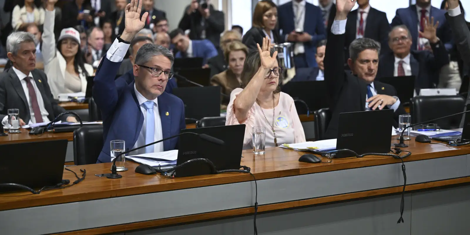 Senado avança com a PEC da Segurança Pública após aprovação na CCJ