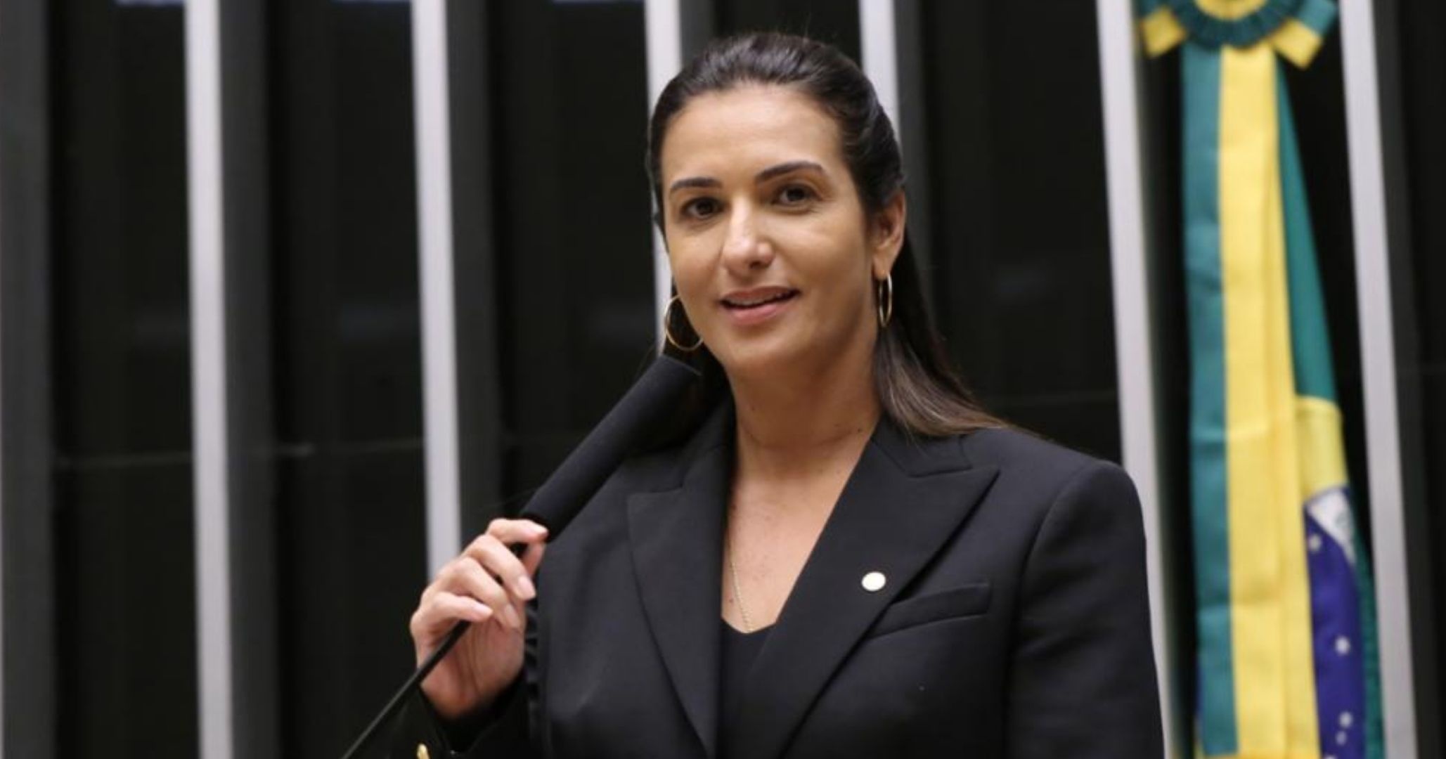 Deputada roberta roma é atendida após dor no peito em campanha