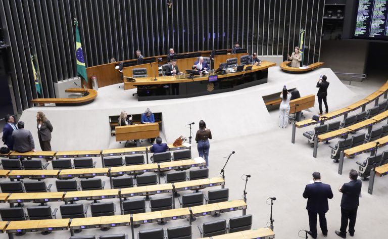 Plenário da Câmara dos Deputados aprova urgência para dois novos projetos