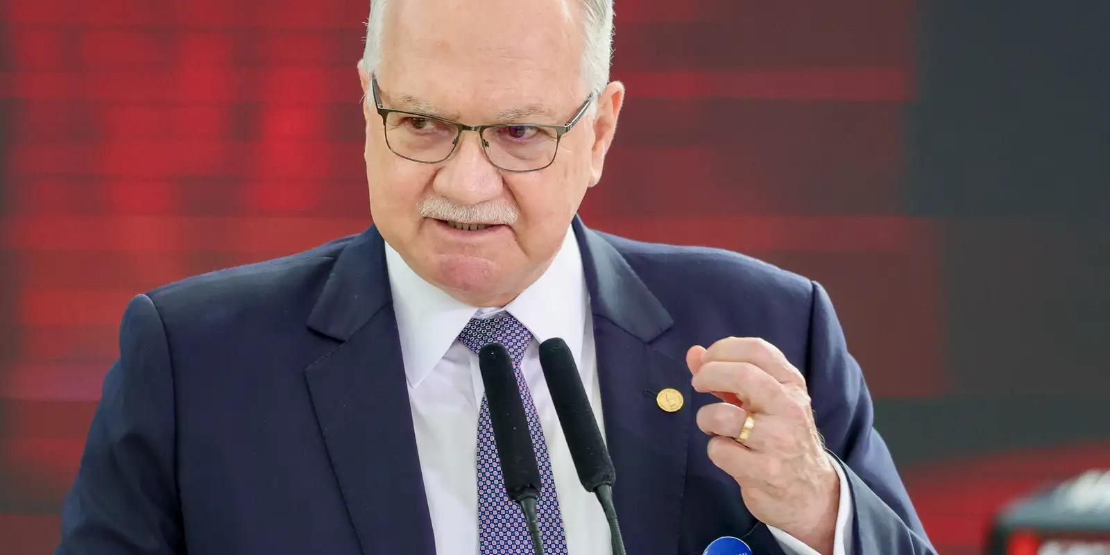 Fachin dá prazo de cinco dias para conter crise no STF entre ministros