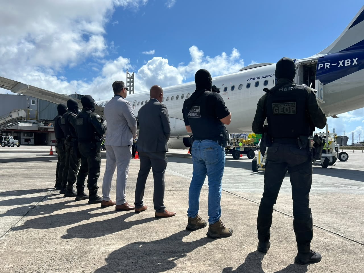 Governo da Bahia transfere líderes de facções para presídios federais