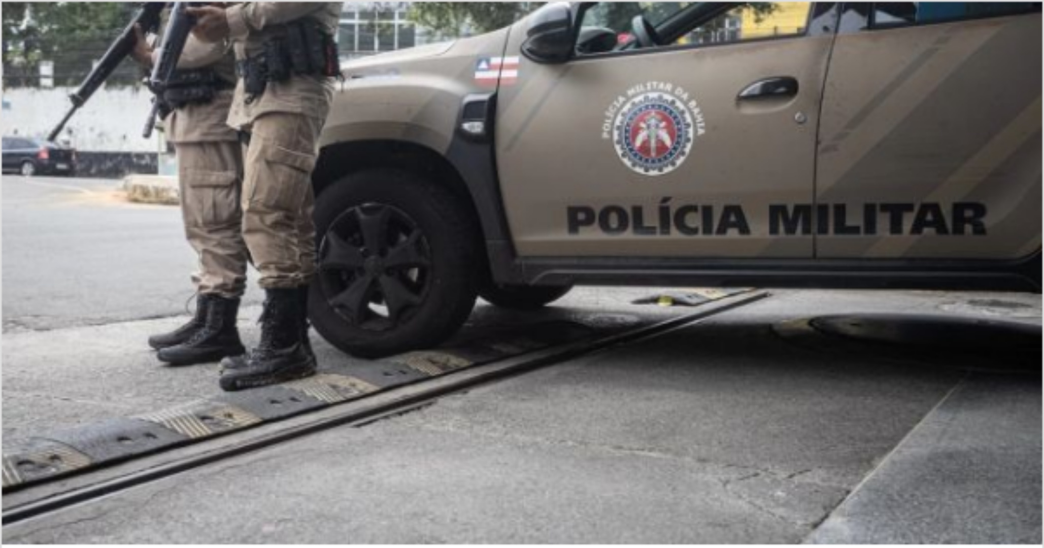 Tráfico de drogas leva homem preso após invadir floricultura em LEM