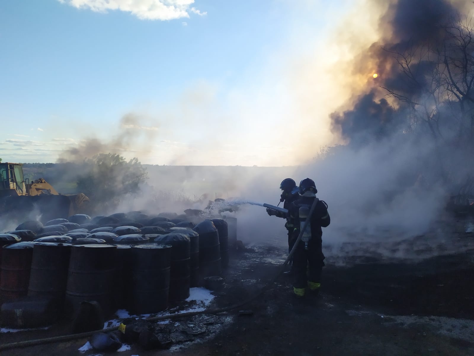 Incêndio em Vitória da Conquista atinge depósito e vegetação