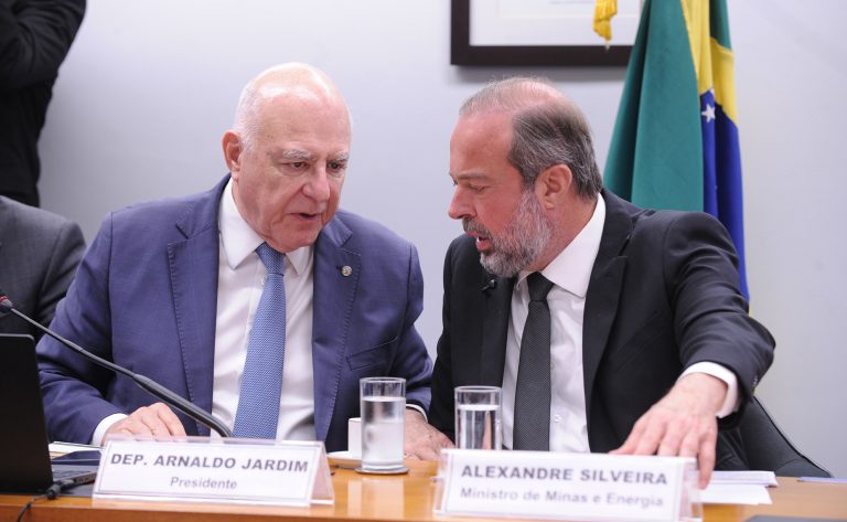 Lei do combustível do futuro atrai bilhões em investimentos na câmara