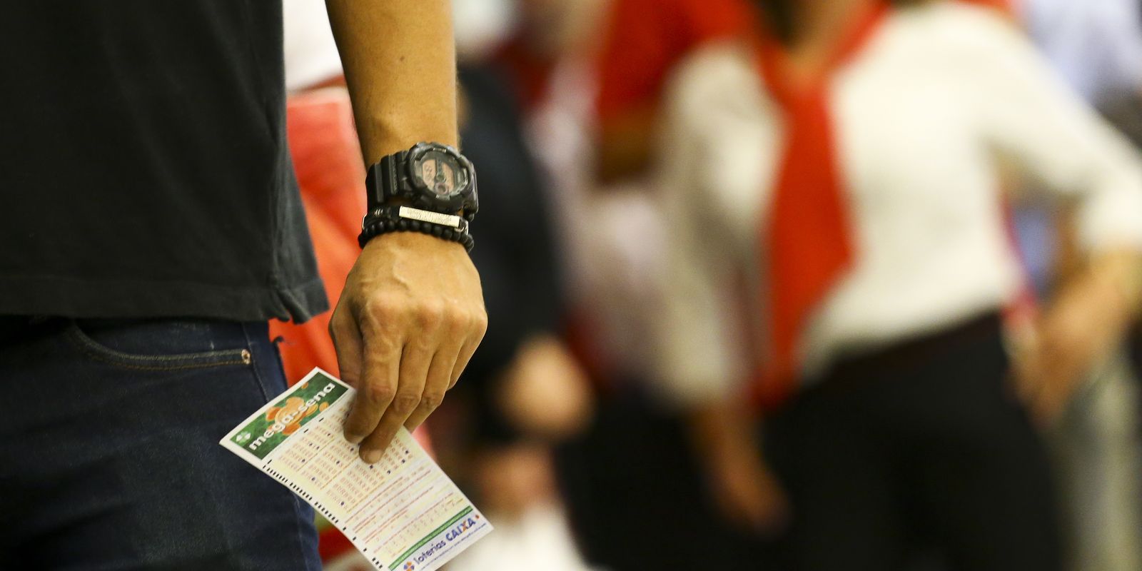 Com Mega-Sena acumulada, prêmio chega a R$ 48 milhões; veja dezenas