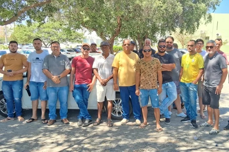 Motoristas de aplicativo da 99 paralisam serviços em Guanambi por reajuste
